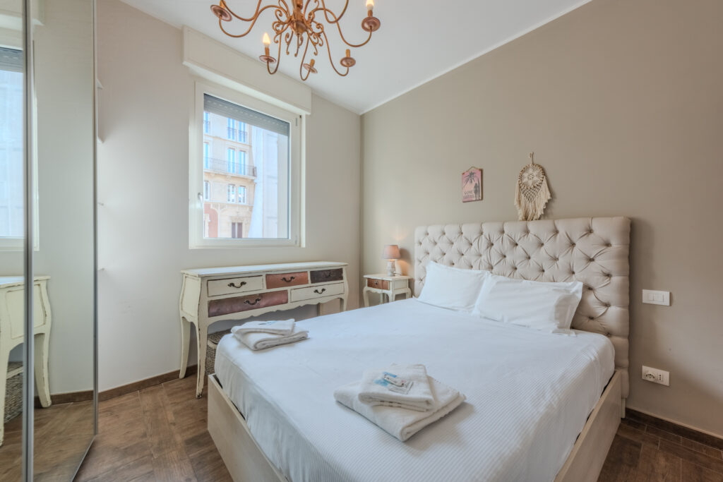 Charming Apartment with Balcony Porta Nuova Area